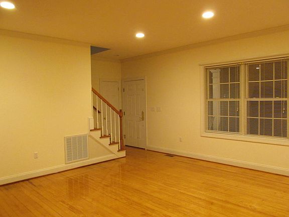 2nd image of 82 Woodridge Ln