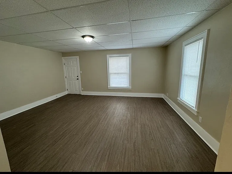 605 E 2nd St #4 — Photo 9