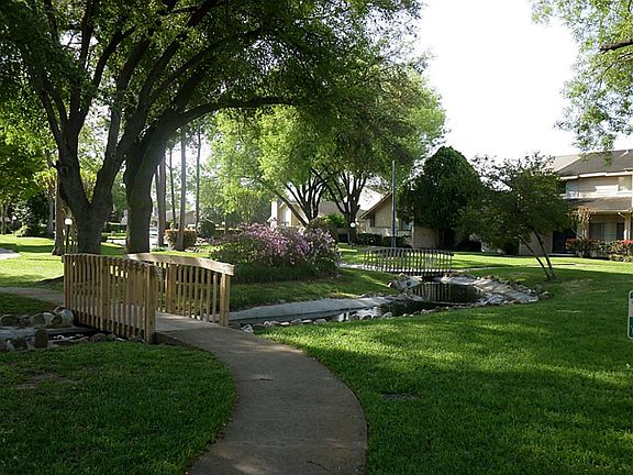 3rd image of 10375 Huntington Place Dr