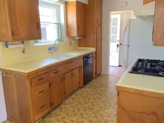 3rd image of 1329 W Princeton St
