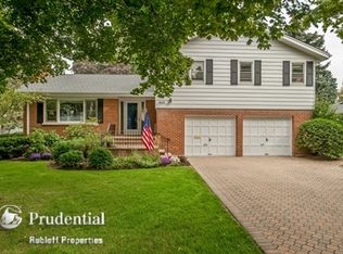 446 Highcrest Dr, Wilmette, IL