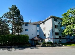 318 Lorry Greenberg Dr #118, Ottawa, ON K1T 2R5