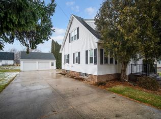 1318 S Wisconsin Dr, Howards Grove, WI 53083