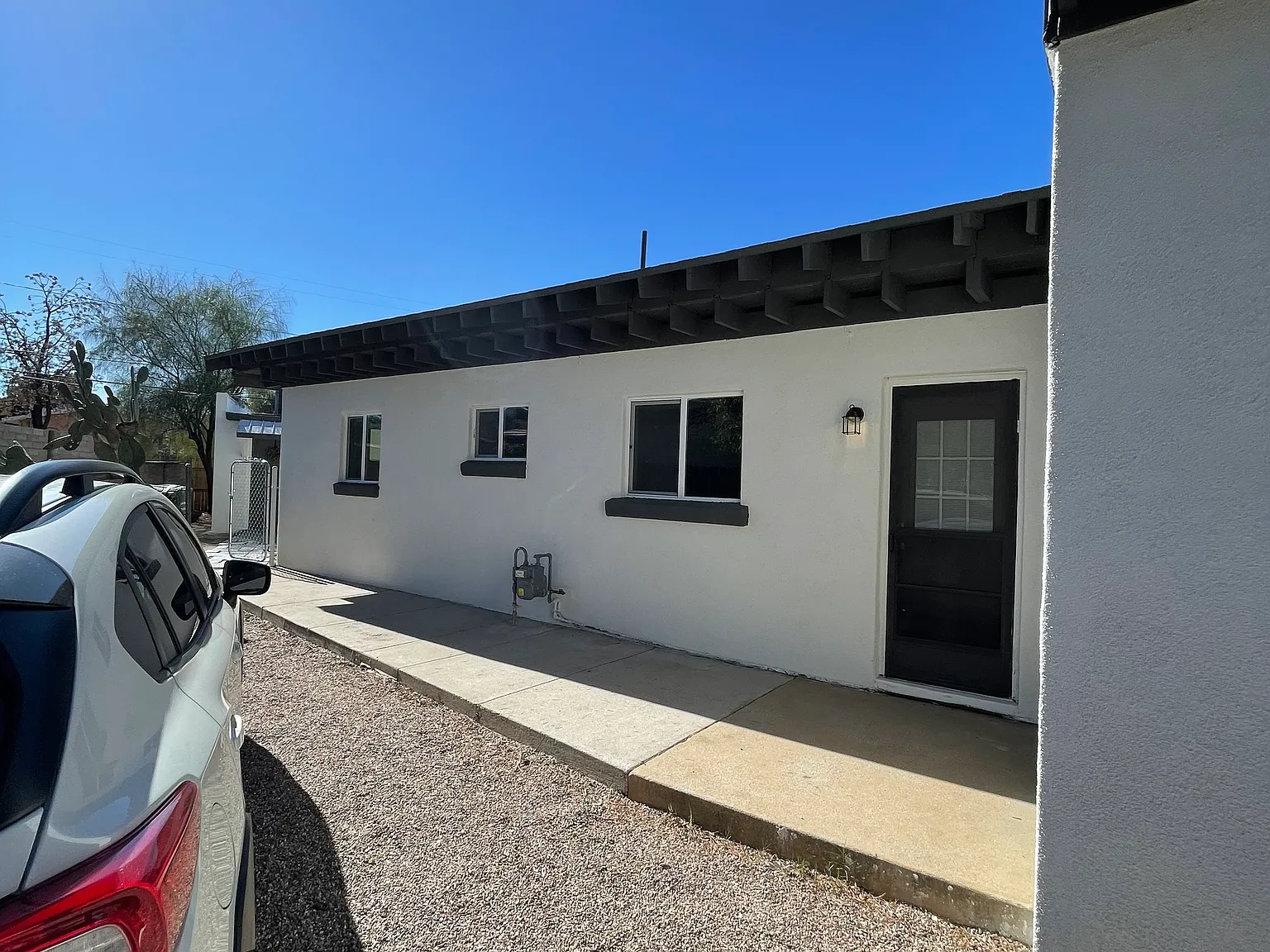 E Mitchell Dr, Tucson — Photo 2