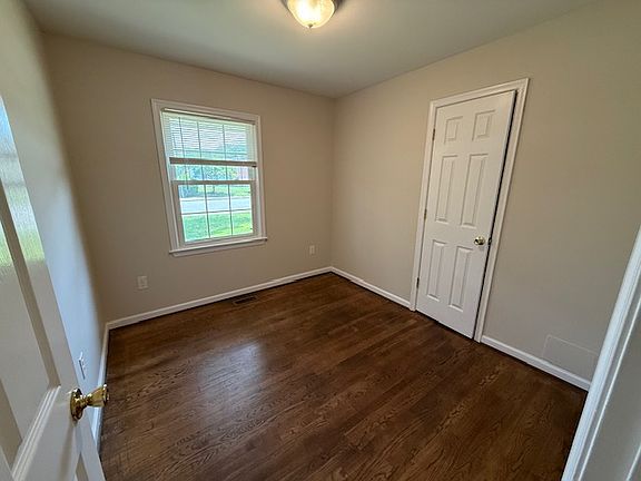 4th image of 887 Lucas Creek Rd
