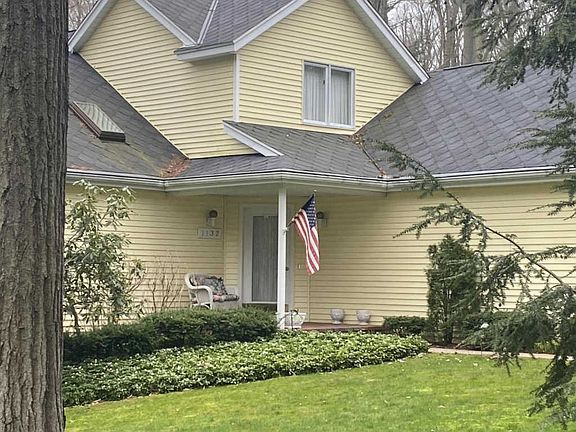 2nd image of 1132 Warwick Ct