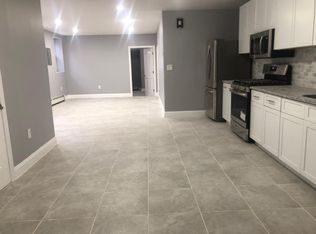 1021 E 213th St #1, Bronx, NY 10469