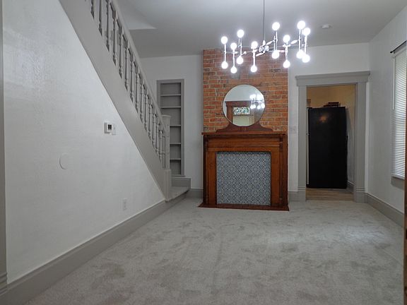 5th image of 557 Whittier St E