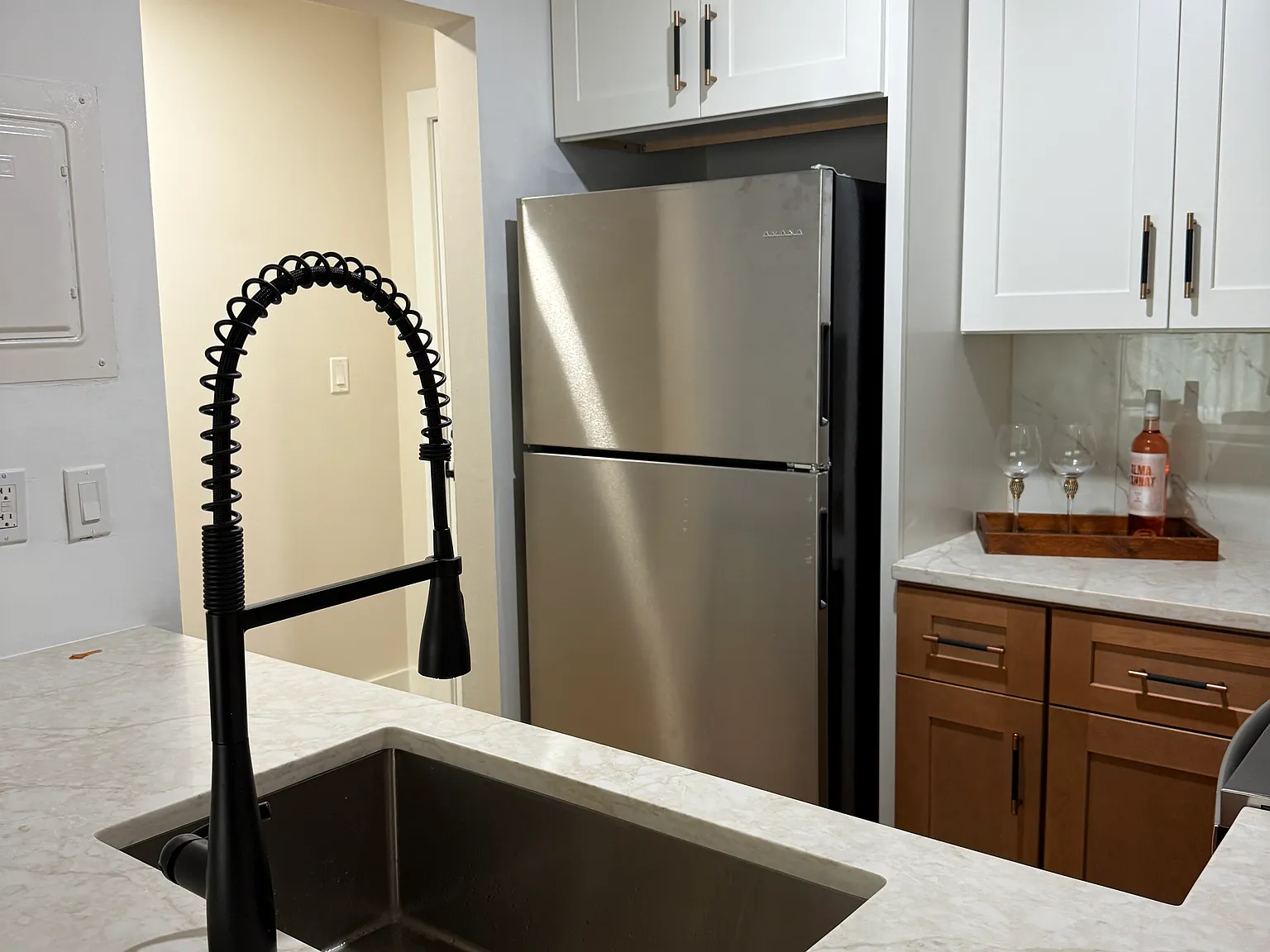 2 bed, 886 sqft, $5,030 — Photo 3