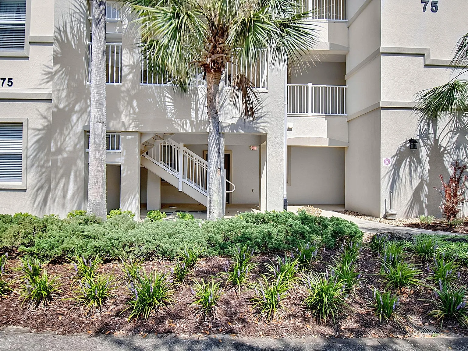 3 bed, 1283 sqft, $2,100 — Photo 1