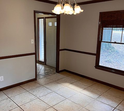 3rd image of 175 Heritage Farm Ln