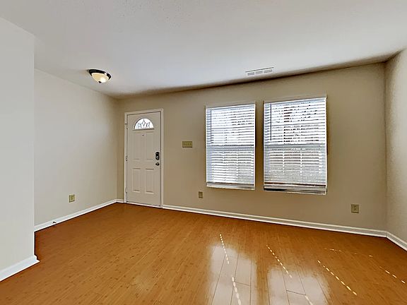 4th image of 946 Littleton Dr