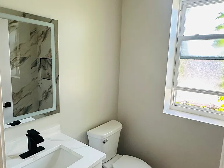 8220 S Eberhart Ave — Photo 4