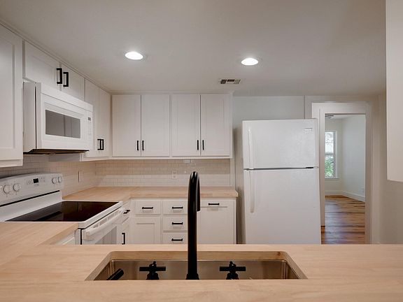 2nd image of 30 Marina Cir #30