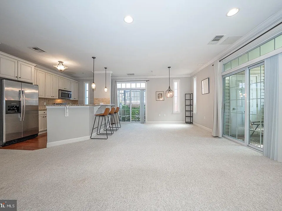 300 W Elm St #2133