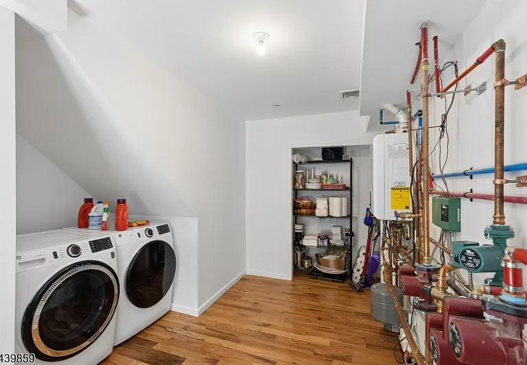 12 Forest Ave — Photo 33