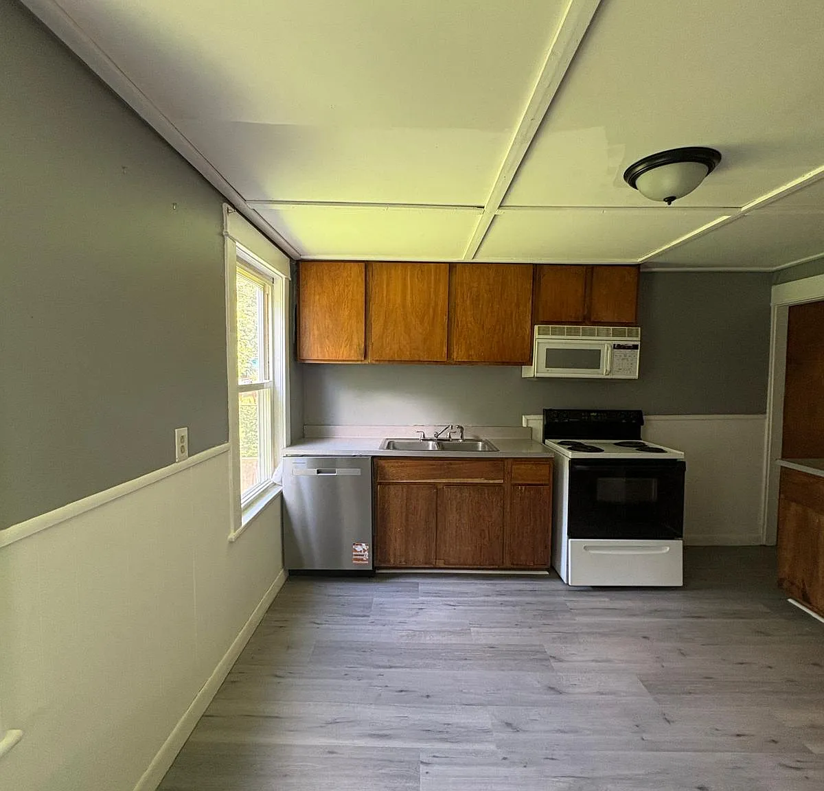 3 bed, 1.5 bath, 1300 sqft, $1,850 — Photo 1