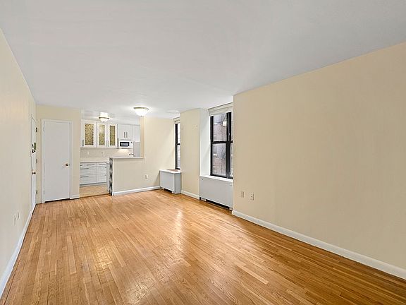 5th image of 317 W 95th St APT 1D