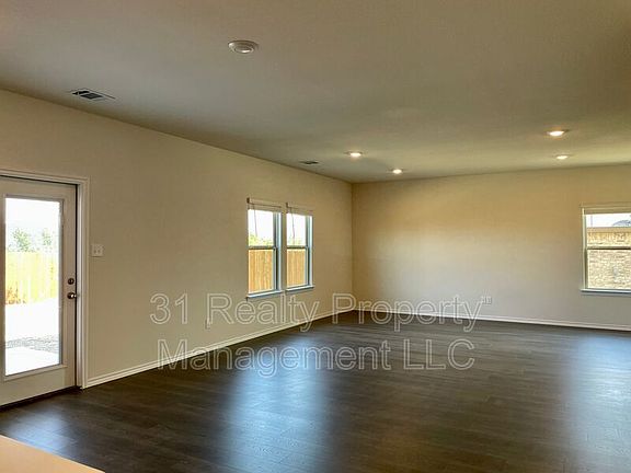 3rd image of 3205 Sweetwater Way