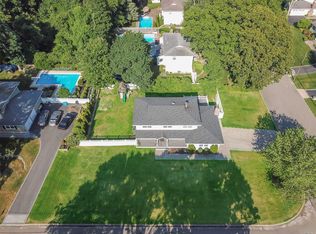 21 Ashford Dr, Lake Grove, NY 11755