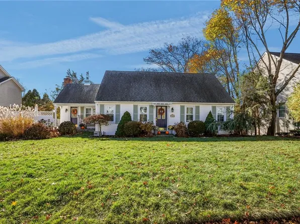 38 Angela Ave, Cranston, RI 02921