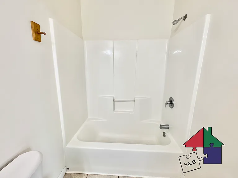 55 Southerberry Dr #105 — Photo 24