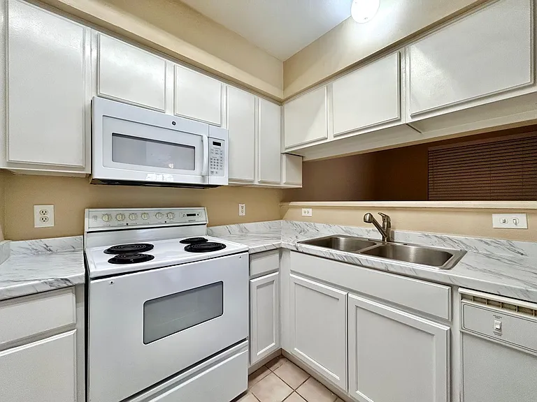 501 W 26th St #214 — Photo 7