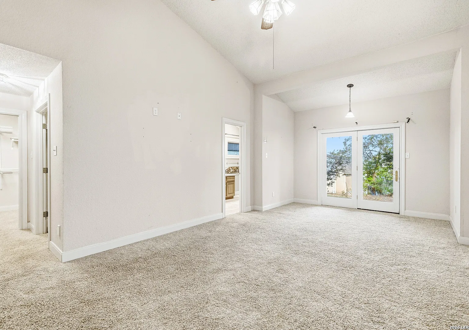 3 bed, 2.0 bath, 2556 sqft, $2,100 — Photo 3