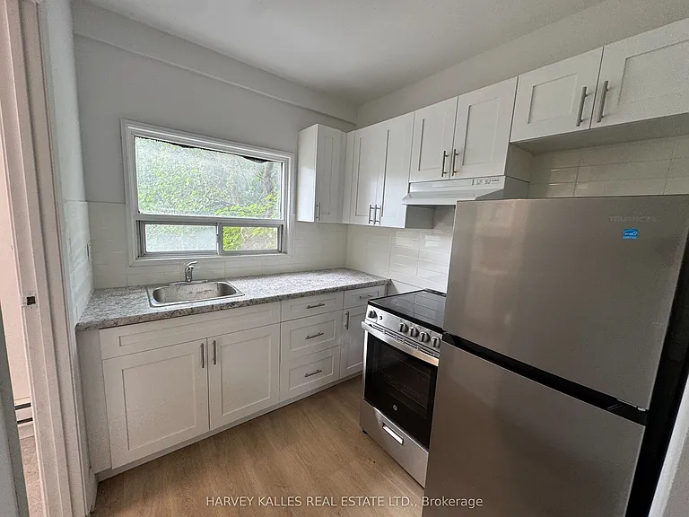 399 Dupont St #304 — Photo 4
