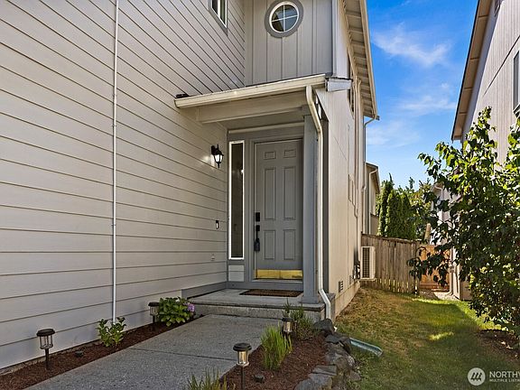 2nd image of 9814 184th Street E