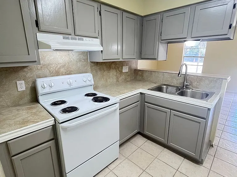 Town Creek Apartments — Photo 14