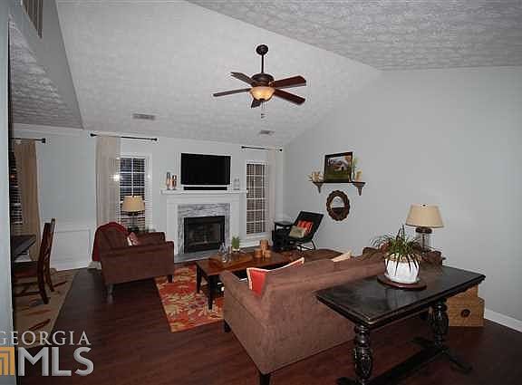 3rd image of 1575 Smoke Hill Dr