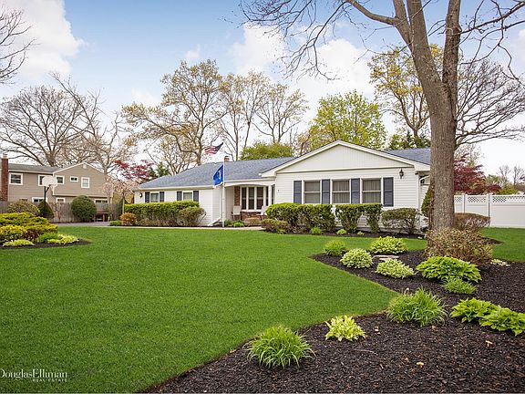 2nd image of 7 Chauncey Ln