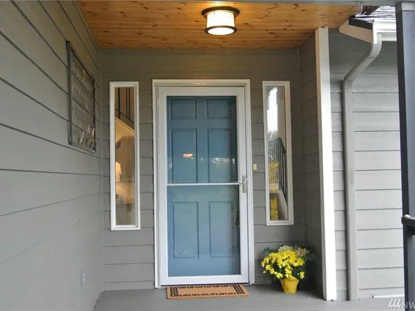 314 Lochwood Dr, Camano Island, WA 98282