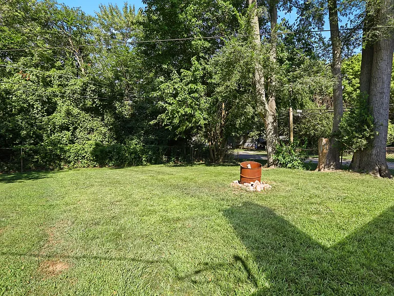 2758 Ackley Ave — Photo 42