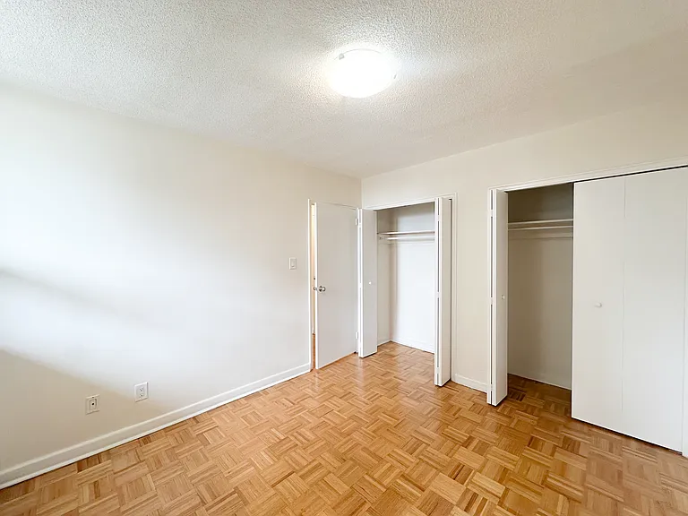 199 Roehampton Ave — Photo 11