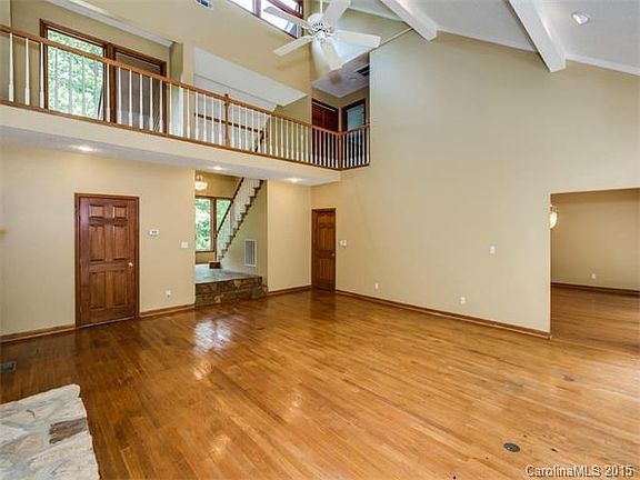 4th image of 590 Ravenwood Dr