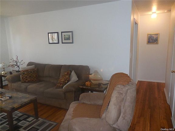 2nd image of 2502 Barclay Mnr APT 25B