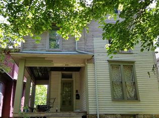 212 S 2nd St #1, Rockford, IL 61104