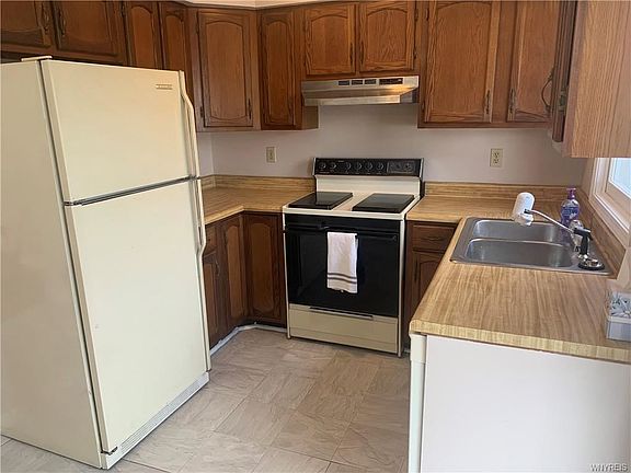 5th image of 545 Burroughs Dr