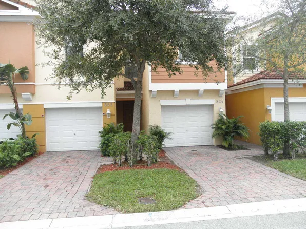 822 Pipers Cay Dr, West Palm Beach, FL 33415