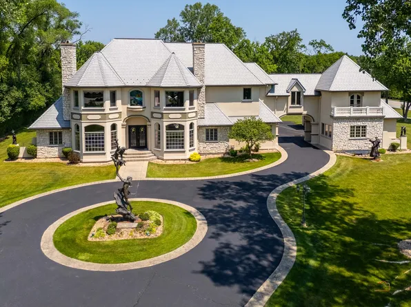 1130 Gavin Ct, Lake Forest, IL 60045