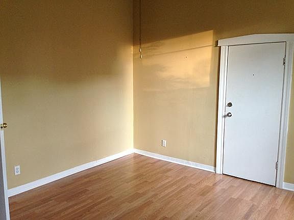 2nd image of 1035 N Washtenaw Ave #2R