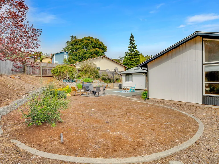 Moraga Dr — Photo 41