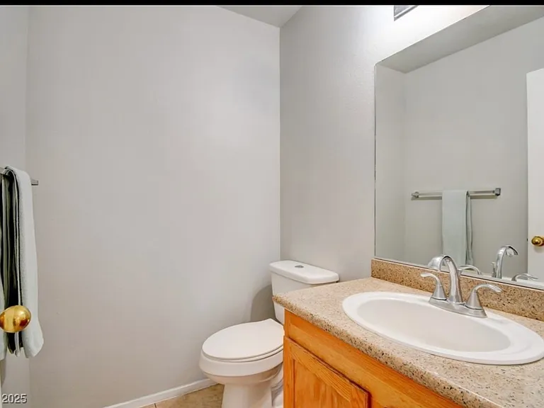 4053 Hazelridge Dr — Photo 5