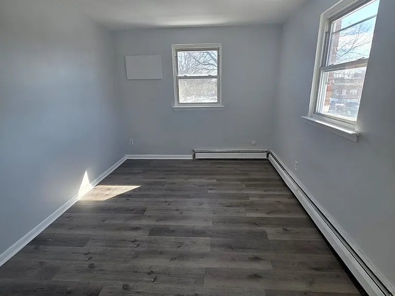 920 E 21st St — Photo 3