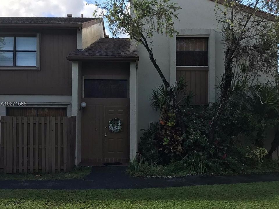 For Sale: 10757 sw 113 pl, Miami, FL 33176