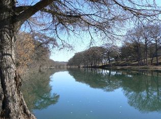 110 La Escondida Dr, Ingram, TX 78025