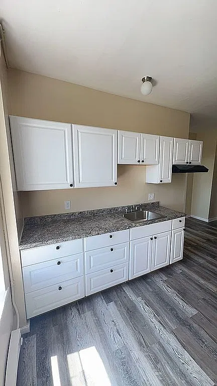 3 bed, 1200 sqft, $1,700 — Photo 2