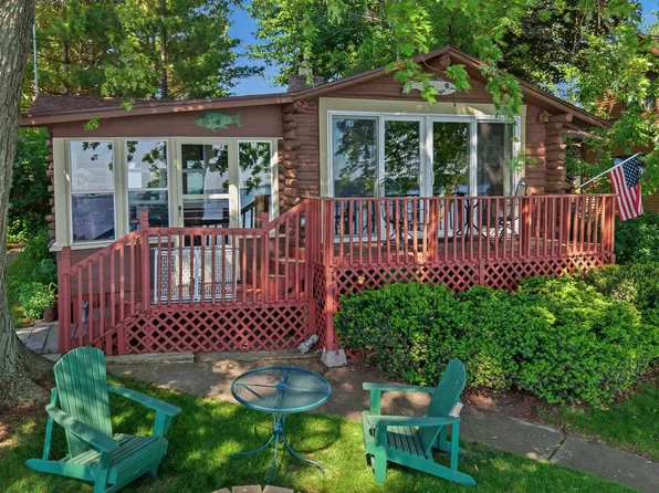 N10644 Howard Dr, Fox Lake, WI 53933